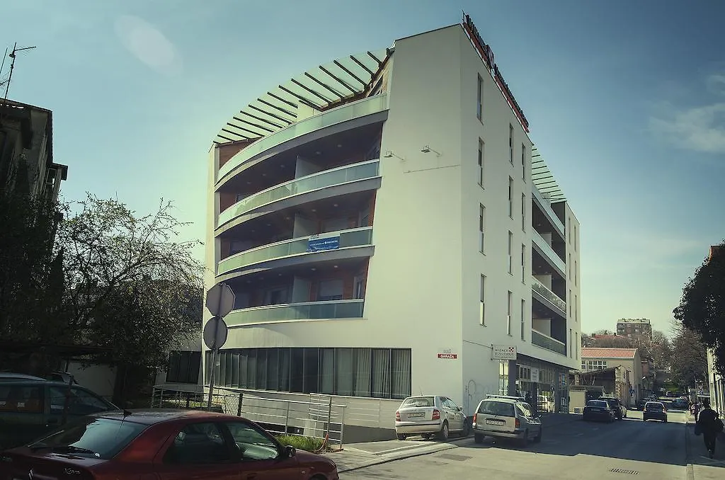 Pula City Business Apartments 0*,